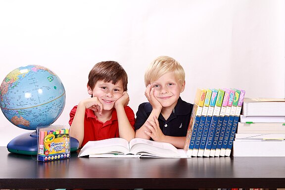 boys-gd0ae9c267_1920.jpg